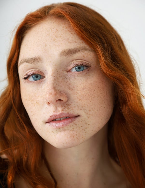 Vrouwelijk model met rood haar Fee