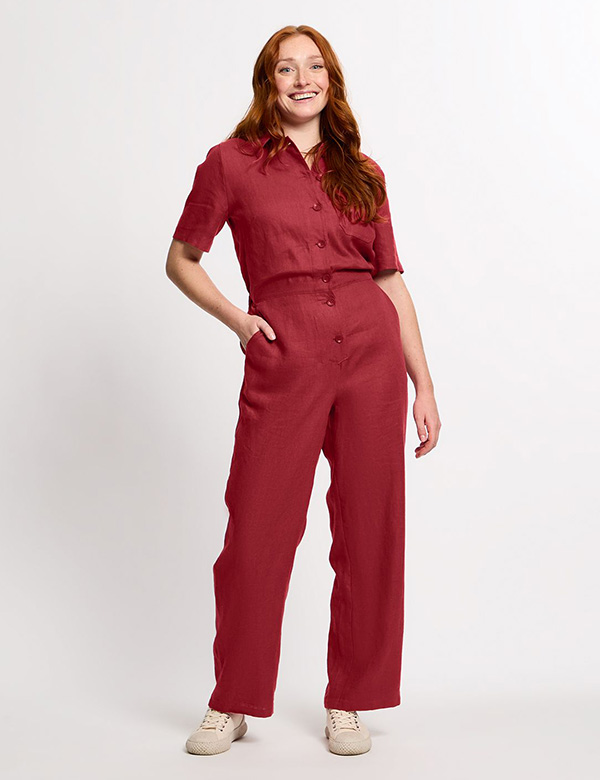 Vrouwelijk model met rood haar en blauwe ogen Fee W.