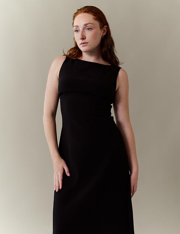 Vrouwelijk model met rood haar Fee W.