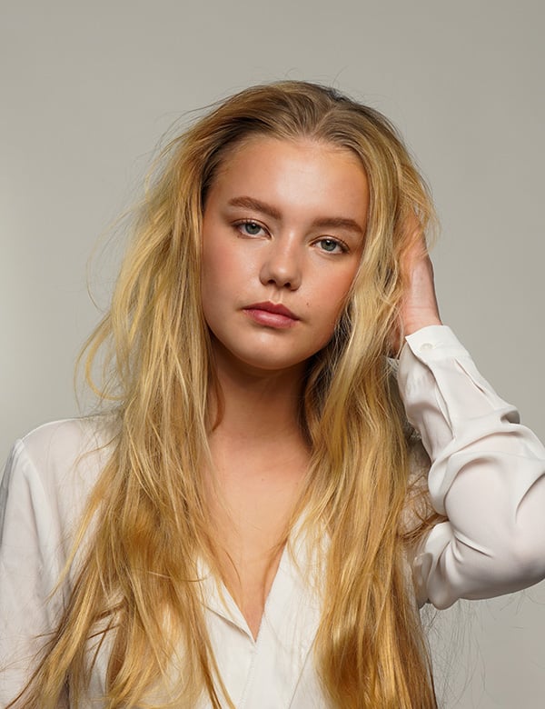 Kindermodel met blond haar Fenna