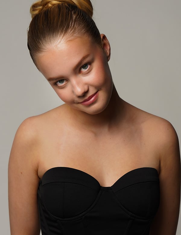 Kindermodel met blond haar Fenna