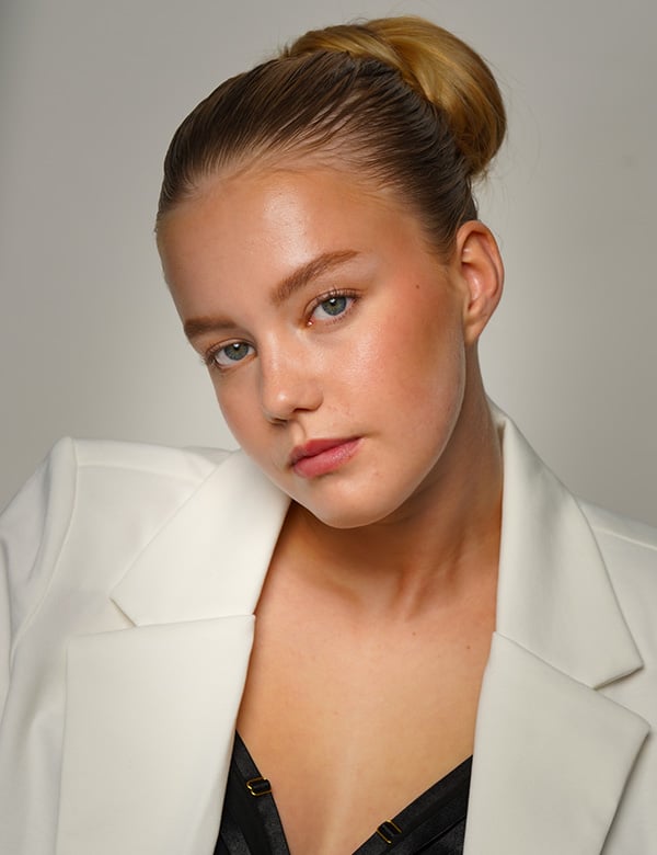 Kindermodel met blond haar Fenna