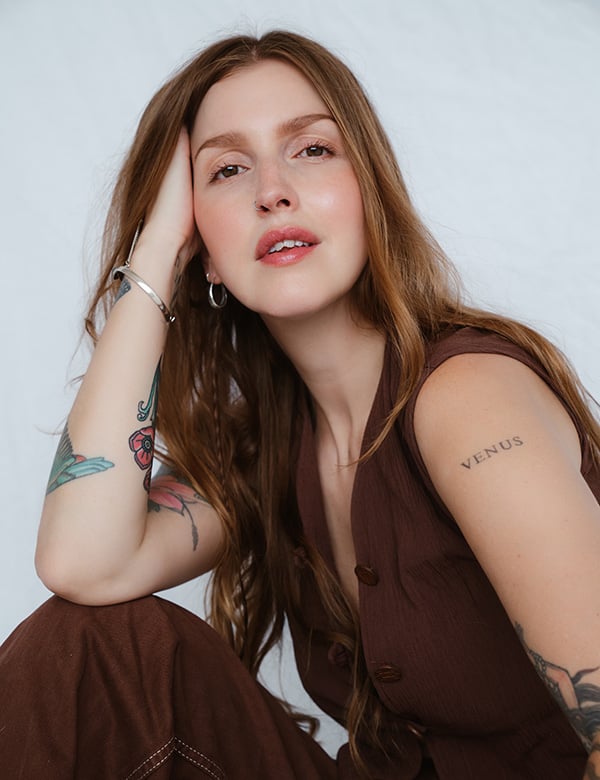 Vrouwelijk model met lang rossig haar Fenneke P.