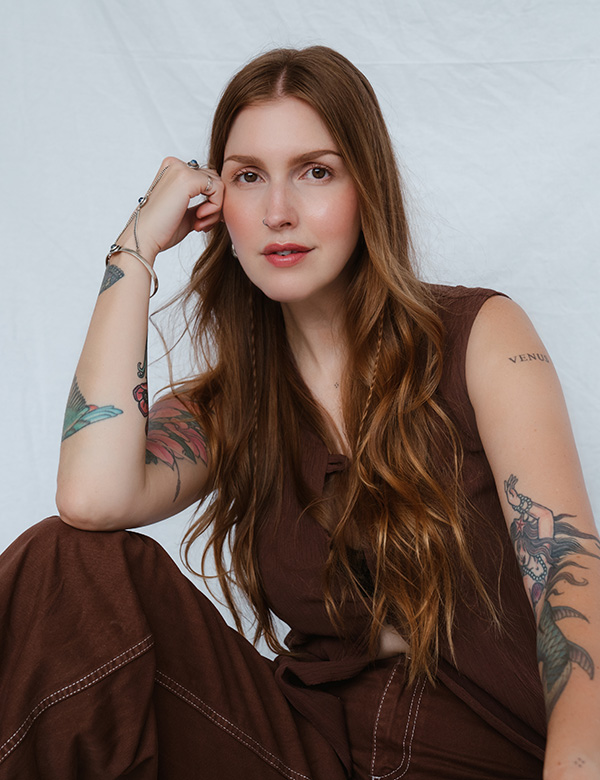 Vrouwelijk model met lang rossig haar Fenneke P.