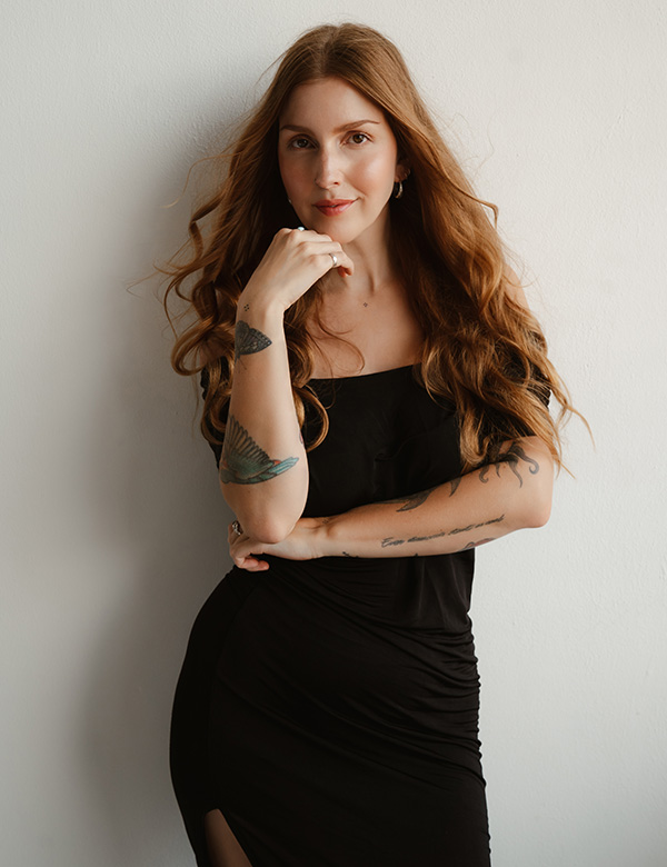 Vrouwelijk model met lang rossig haar Fenneke P.