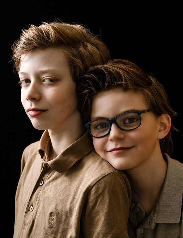 Kinderlijk model met donkerblond haar Finn Kr.