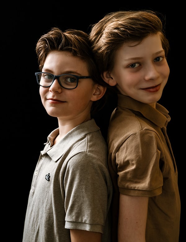 Kinderlijk model met donkerblond haar Finn Kr.