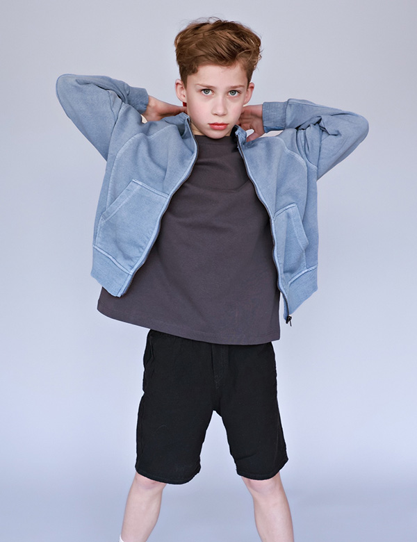 Kinderlijk model met blond haar Finn S.
