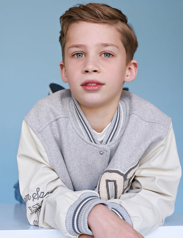 Kinderlijk model met blond haar Finn S.