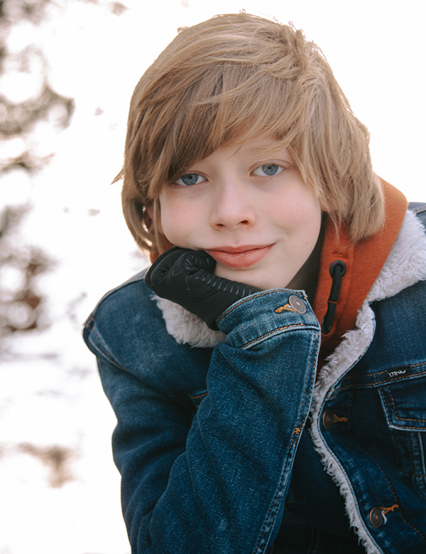 Kindermodel met donker blond haar Finn