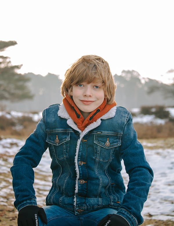 Kindermodel met donker blond haar Finn