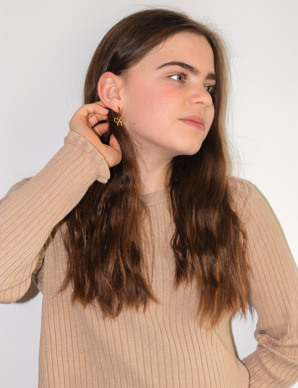 Kindermodel met bruin haar Fleur Oe.