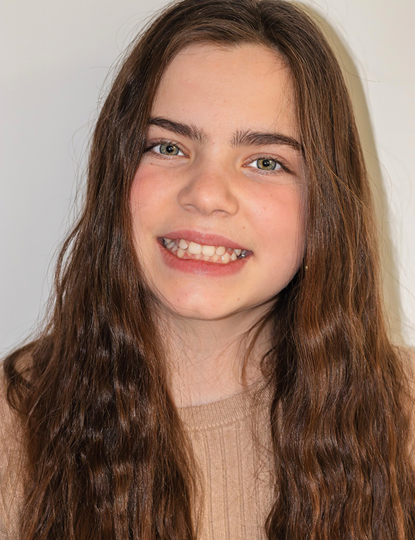 Kindermodel met bruin haar Fleur Oe.