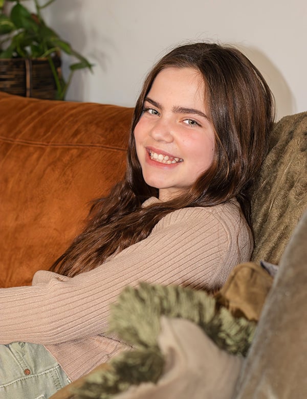 Kindermodel met bruin haar Fleur Oe.