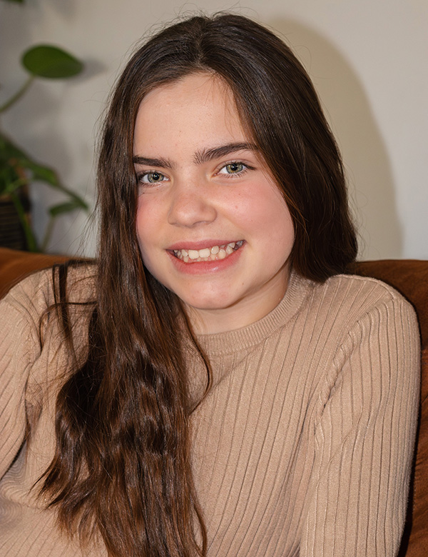 Kindermodel met bruin haar Fleur Oe.