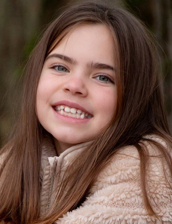 Model Kindermodel met donkerblond haar fleur