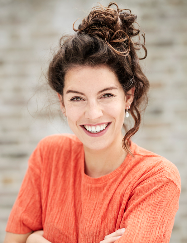 Vrouwelijk model met bruin haar Fleur