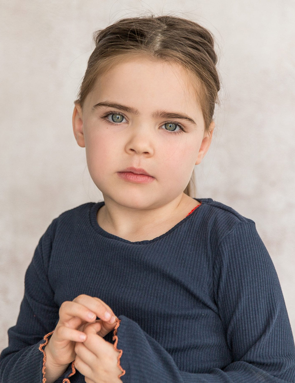 Kindermodel meisje met bruin haar Fleur