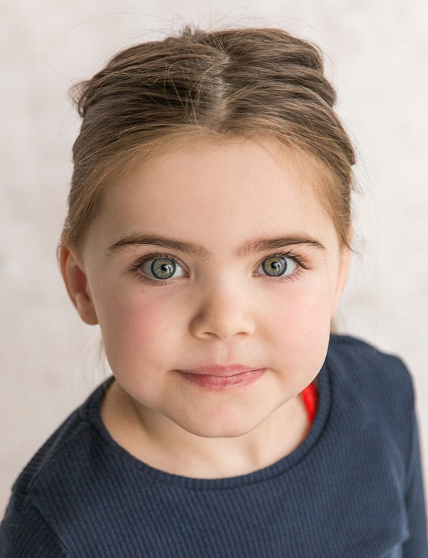 Kindermodel meisje met bruin haar Fleur