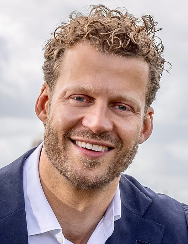 Mannelijk model met blond haar floris d.