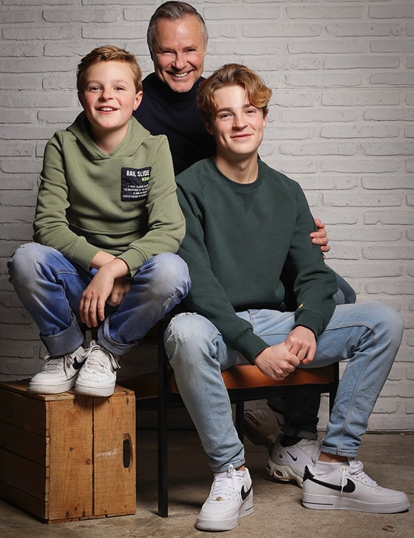 Tienermodel met blond haar Floris