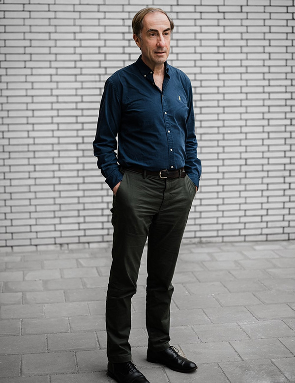 Mannelijk model met kort bruin haar Francis C.