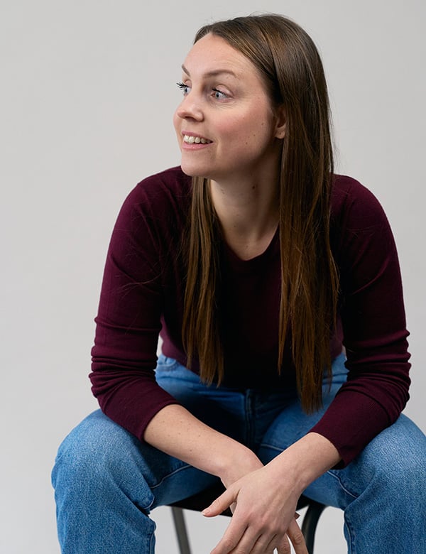 Vrouwelijk model met bruin haar en blauwe ogen Frederique Ar.