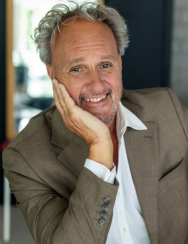 Mannelijk model grijs haar Frits