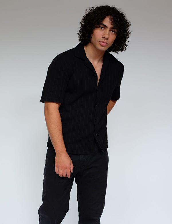 Mannelijk model met bruin krullend haar Gabriel B.