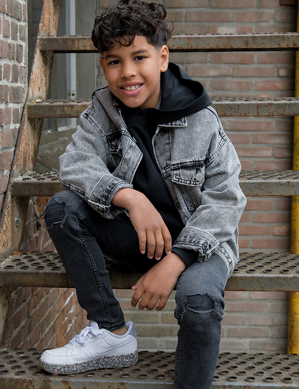 Kindermodel met kort zwart haar Gabriel