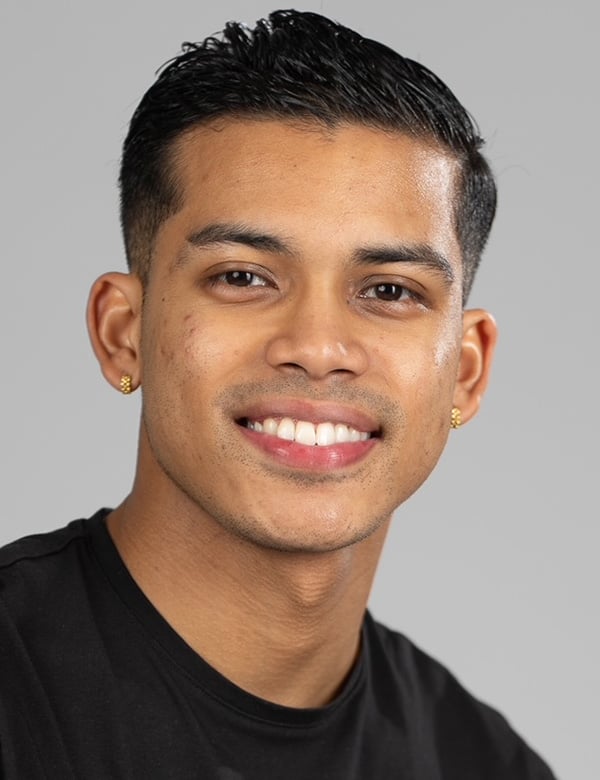 Mannelijk model met donker haar gavin d.