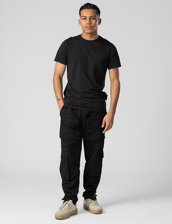 mannelijk model met donker haar Gavin D.