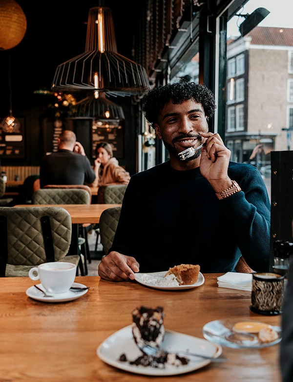 Mannelijk model donker haar Gavin