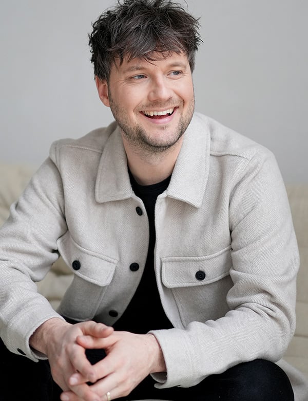 Mannelijk model met bruin haar Guus.