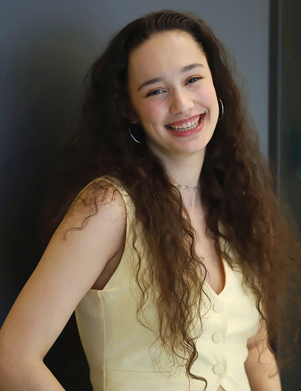 Vrouwelijk model met lang bruin haar Guusje H.