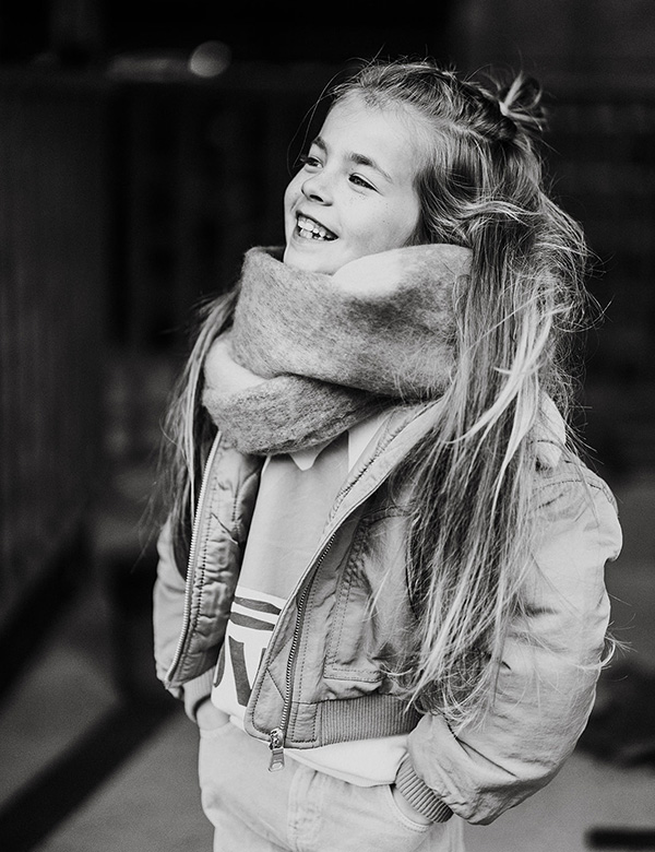 Kindermodel met blond haar Guusje