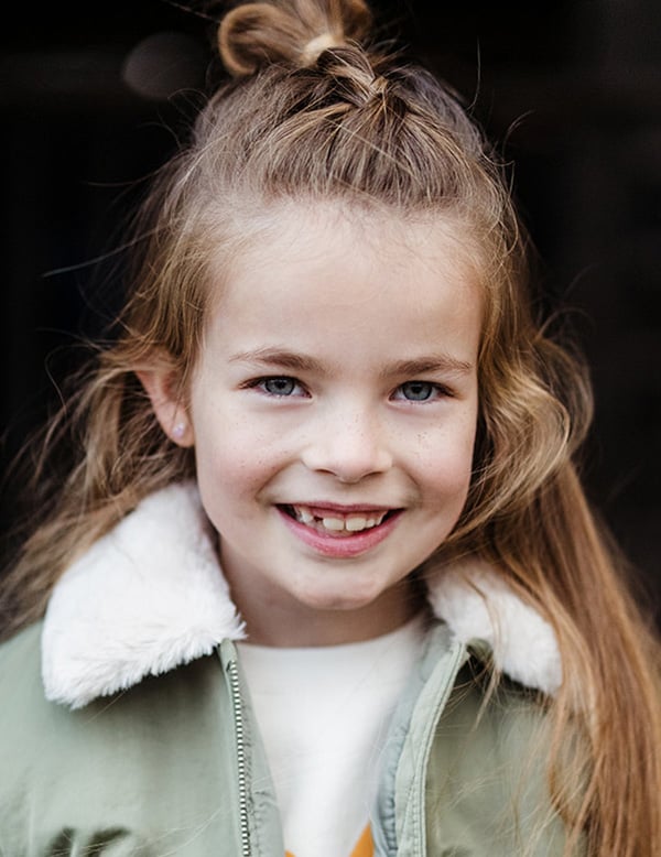 Kindermodel met blond haar guusje