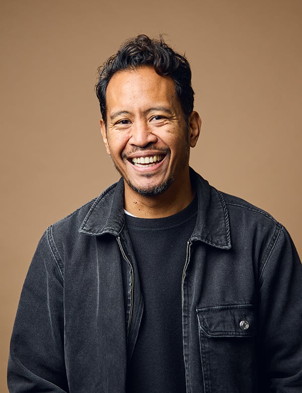 Mannelijk model met donker bruin haar Hamid L.