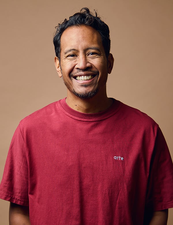 Mannelijk model met donker bruin haar Hamid L.