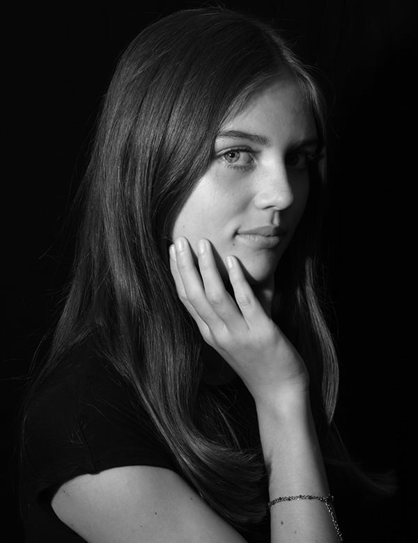 Kindermodel met lang bruin haar Hannah Sp.