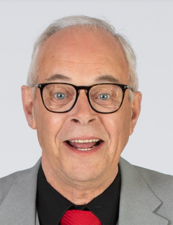 Seniorenmodel met grijs haar Hans Do.