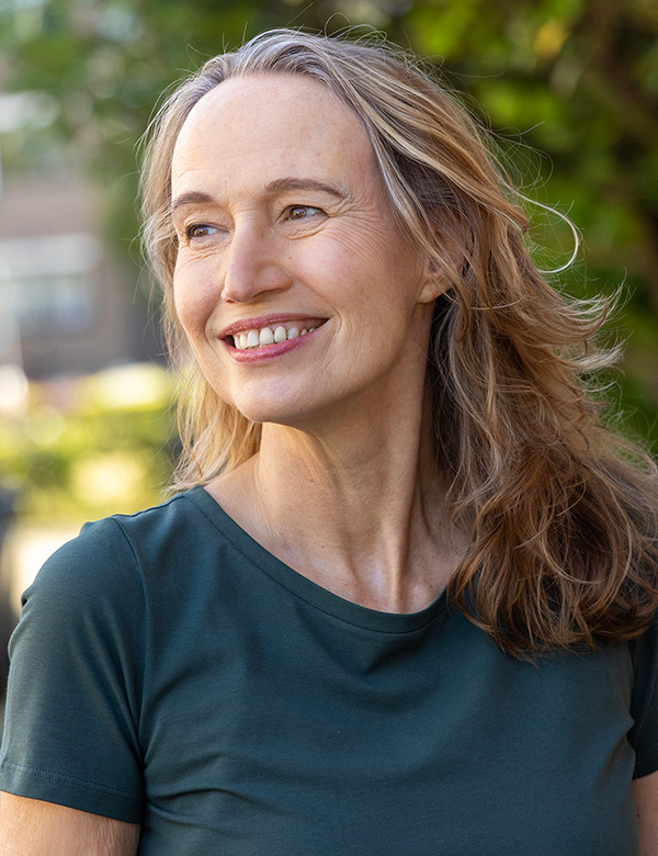 Vrouwelijk model met donkerblond haar Hermien L.