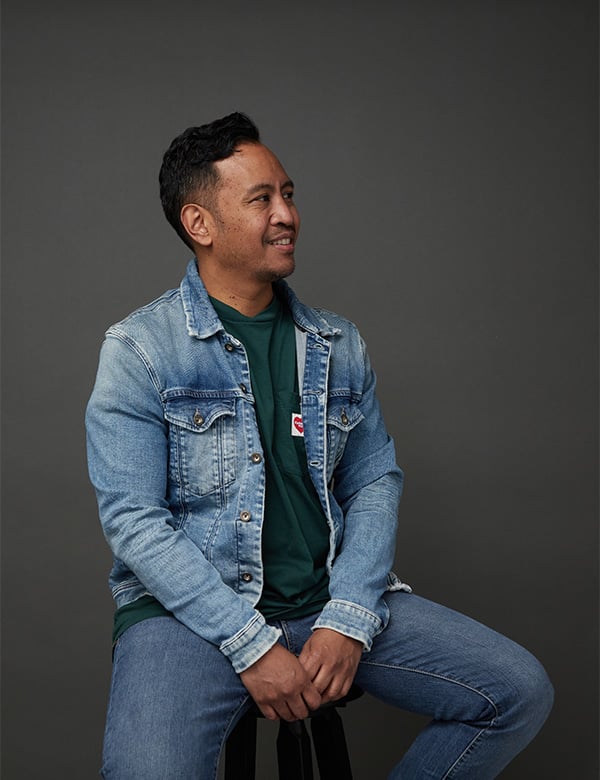 Mannelijk model met donkerbruin haar Himad