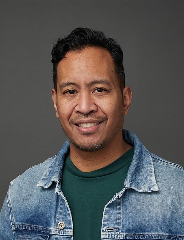 Mannelijk model met donkerbruin haar Himad