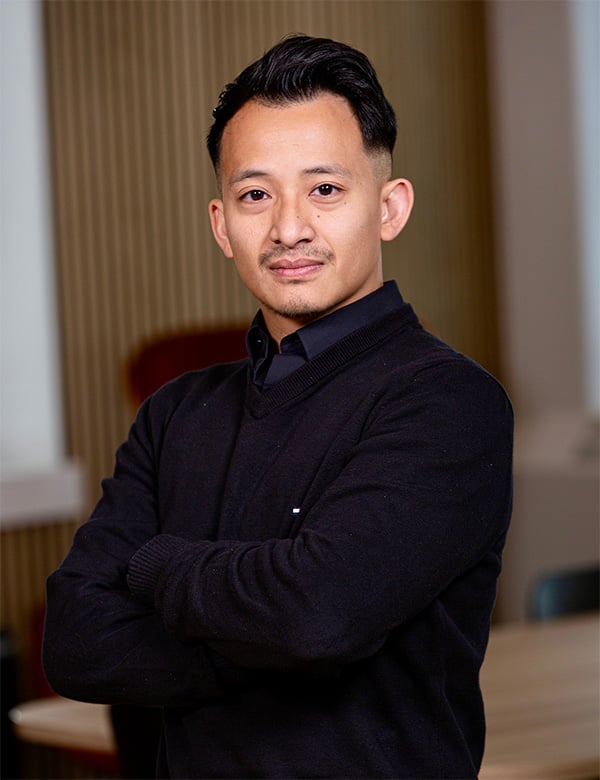 Mannelijk model donker haar Huy