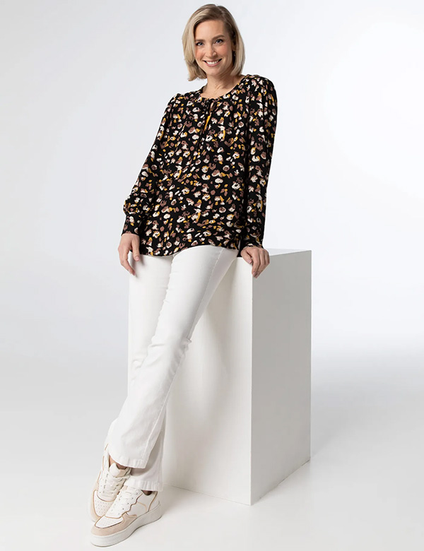 Vrouwelijk model met blond haar Ilze