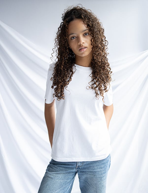 kindermodel met donkere krullen Indirah O.