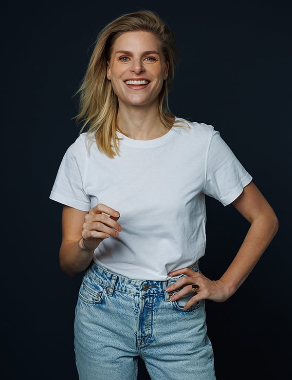 Vrouwelijk model met kort blond haar Inge S.