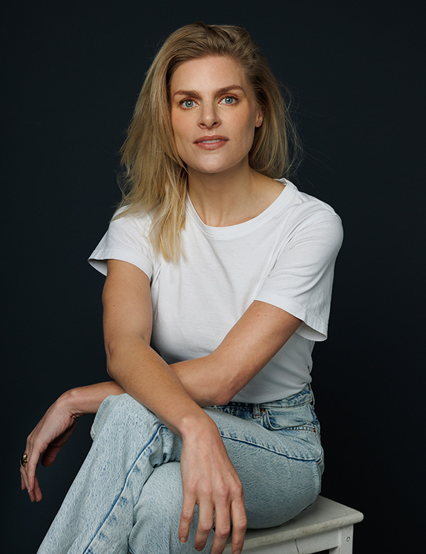 Vrouwelijk model met kort blond haar Inge S.