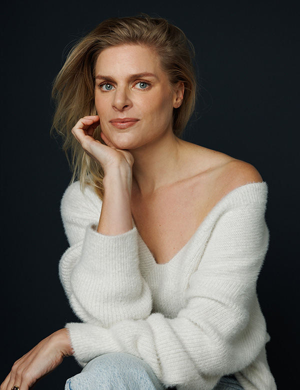 Vrouwelijk model met kort blond haar Inge S.